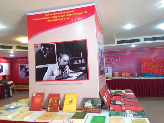 Khai mạc triển lãm sách “Chủ tịch Hồ Chí Minh với Công an nhân dân và Quân đội nhân dân”