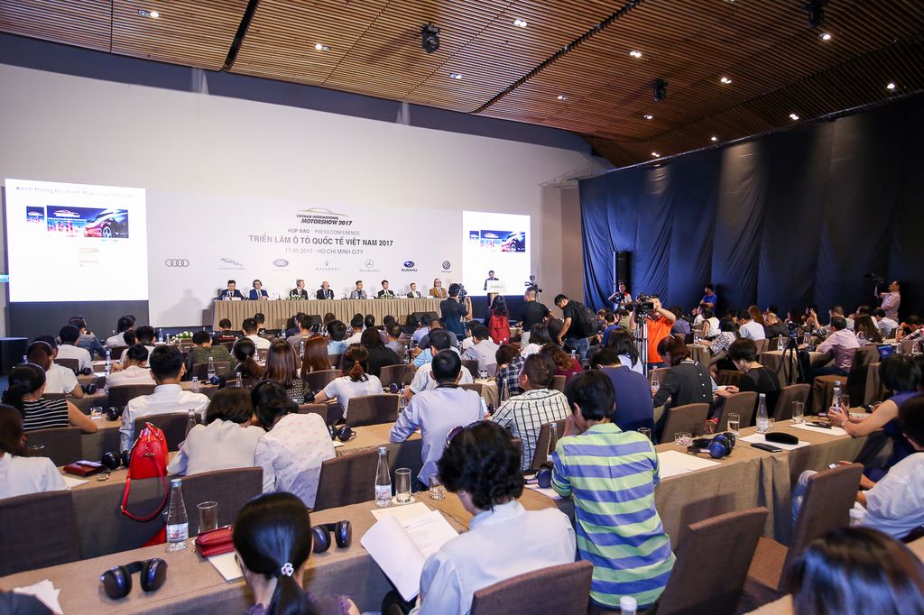 Triển lãm Ô tô quốc tế lớn nhất Việt Nam - VIMS 2017 chính thức khởi động