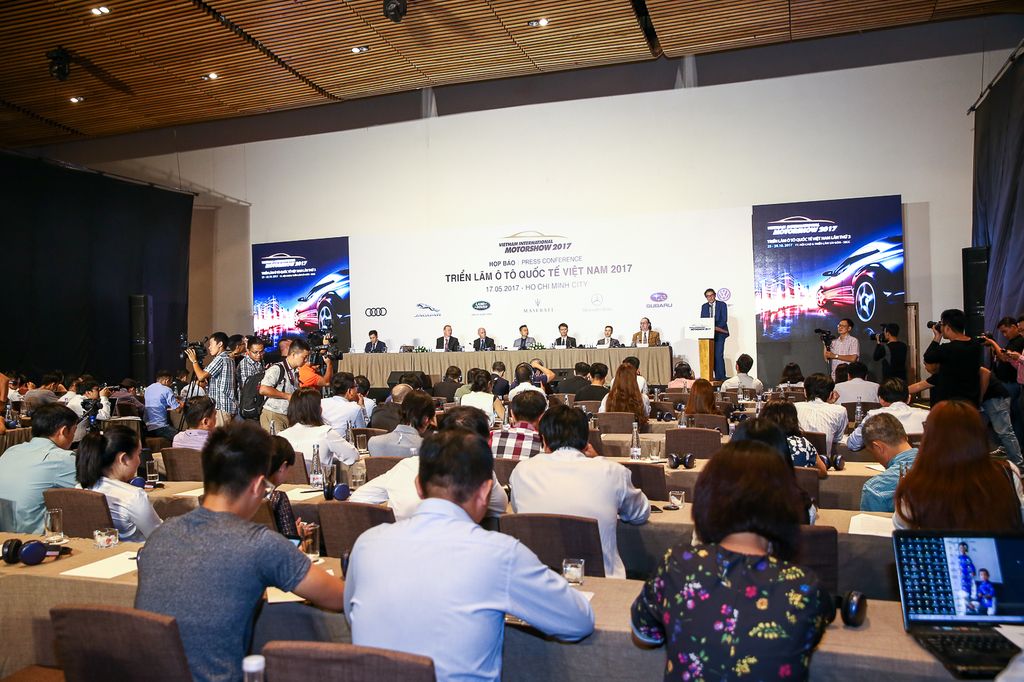 Triển lãm Ô tô quốc tế lớn nhất Việt Nam - VIMS 2017 chính thức khởi động