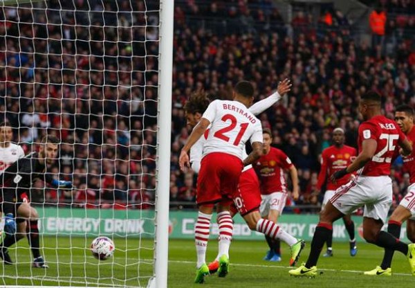 01h45 ngày 18/5, sân St Mary, Southampton - Man Utd: Cả hai cùng buông xuôi