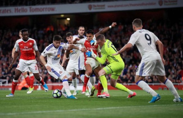 Arsenal 2-0 Sunderland: Loại bỏ kẻ bám đuôi