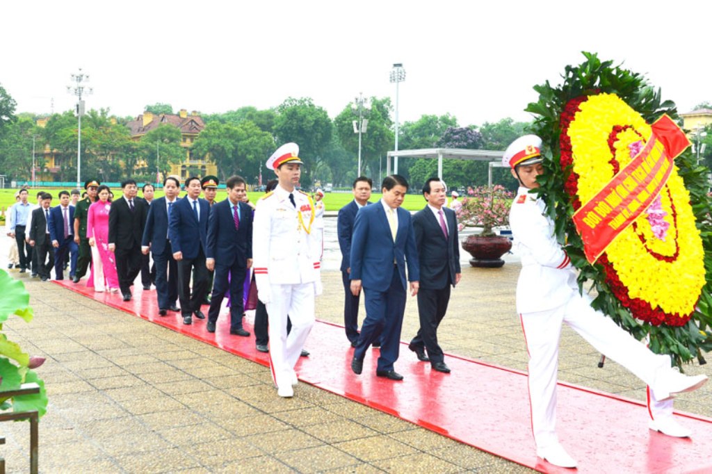Lãnh đạo Trung ương và TP Hà Nội viếng Chủ tịch Hồ Chí Minh
