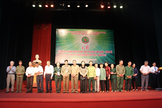 334 thanh niên tiền trạm Hà Nội được trao tặng kỷ niệm chương TNXP đợt 1 năm 2017: Vỡ òa niềm vui!