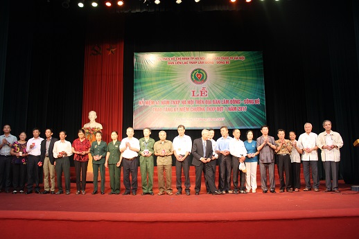 334 thanh niên tiền trạm Hà Nội được trao tặng kỷ niệm chương TNXP đợt 1 năm 2017: Vỡ òa niềm vui!