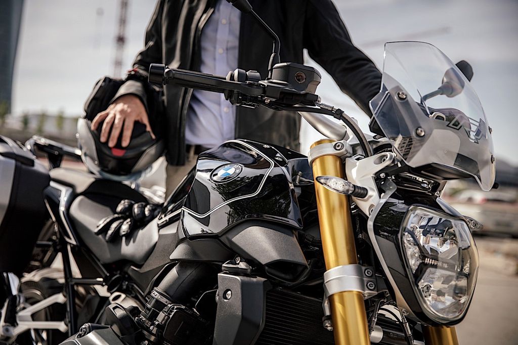 BMW ra mắt R1200R phiên bản Black Edition giá 397 triệu VNĐ tại thị trường Ý