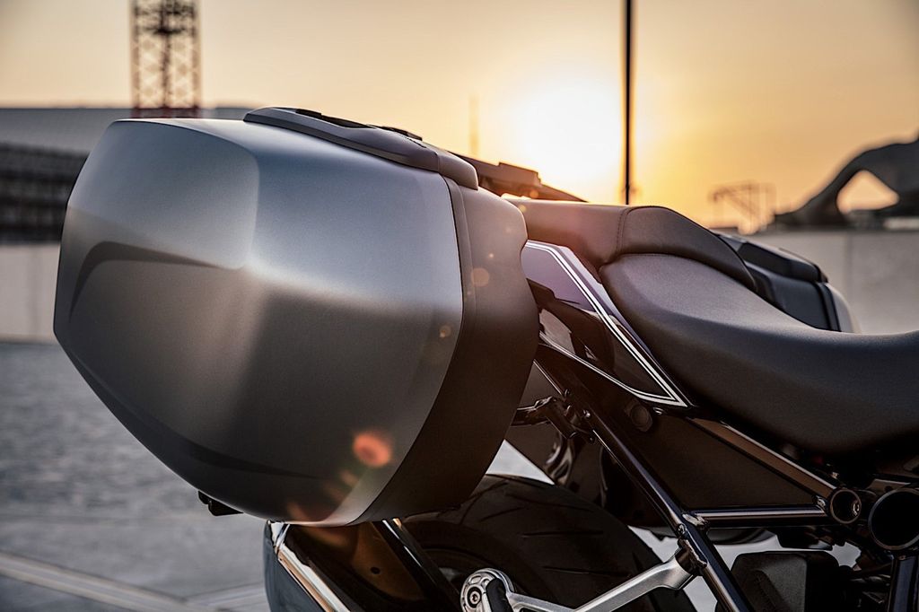 BMW ra mắt R1200R phiên bản Black Edition giá 397 triệu VNĐ tại thị trường Ý