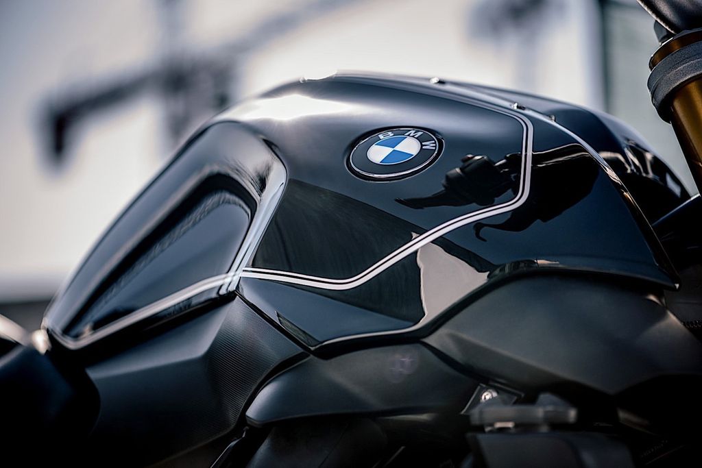 BMW ra mắt R1200R phiên bản Black Edition giá 397 triệu VNĐ tại thị trường Ý