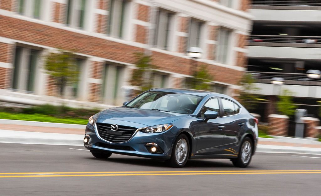 So sánh ngoại thất Mazda3 2017 và Mazda3 2016 tại Việt Nam