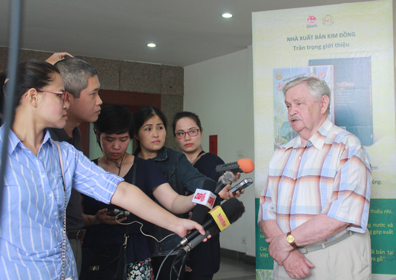 Gặp gỡ nhà văn Nga Albert Likhanov tại Hà Nội