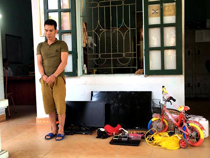 Bắc Giang: “Đạo chích” chuyên khoét mái tôn trộm đồ trong đêm sa lưới