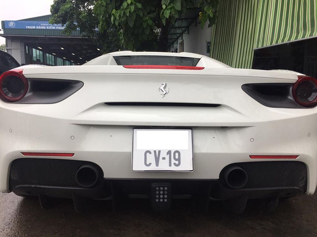 Ferrari 488 Spider thứ 3 về Việt Nam đã được ra biển số