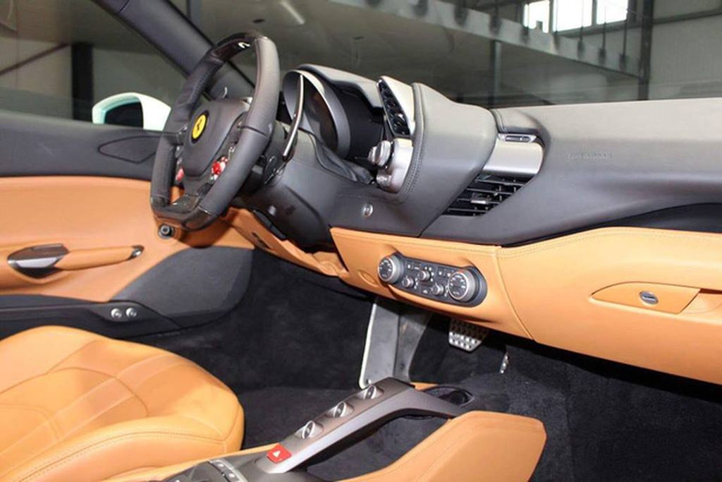 Ferrari 488 Spider thứ 3 về Việt Nam đã được ra biển số