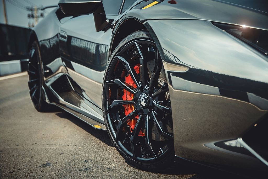 Siêu bò Lamborghini Huracan độ Vorsteiner chất nhất Việt Nam “kiêu hãnh” trên báo Tây