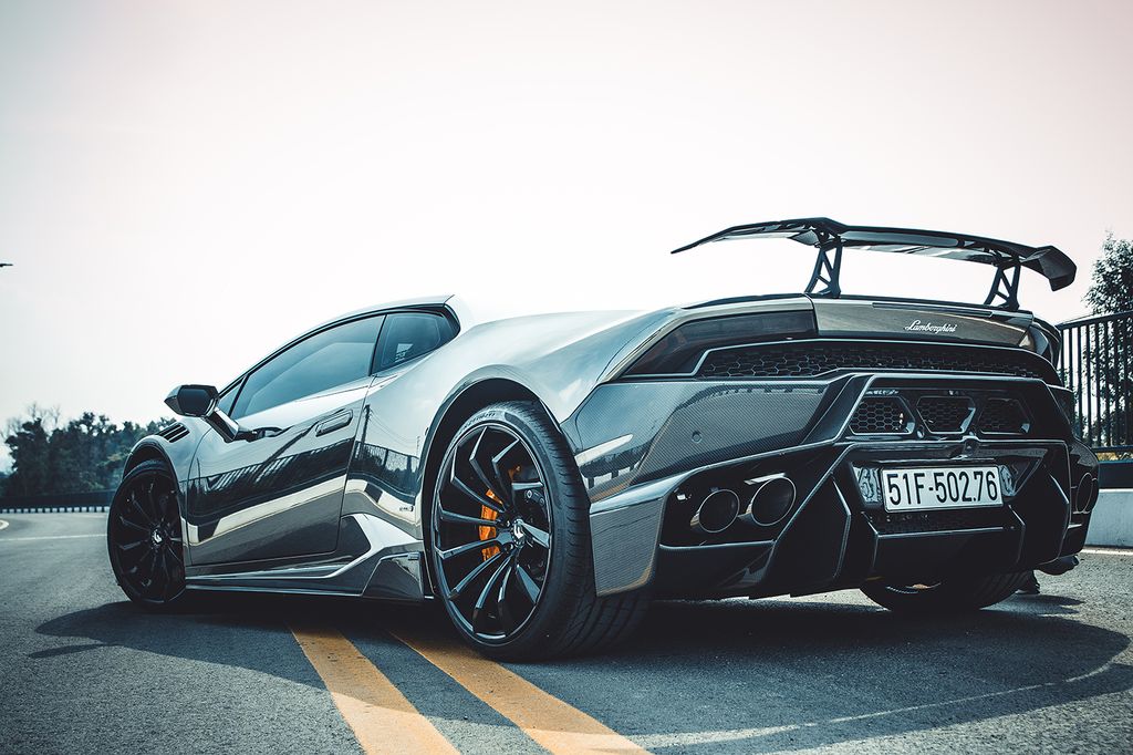 Siêu bò Lamborghini Huracan độ Vorsteiner chất nhất Việt Nam “kiêu hãnh” trên báo Tây