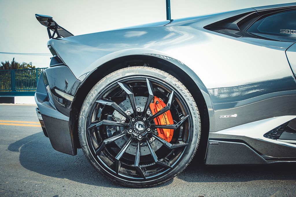 Siêu bò Lamborghini Huracan độ Vorsteiner chất nhất Việt Nam “kiêu hãnh” trên báo Tây