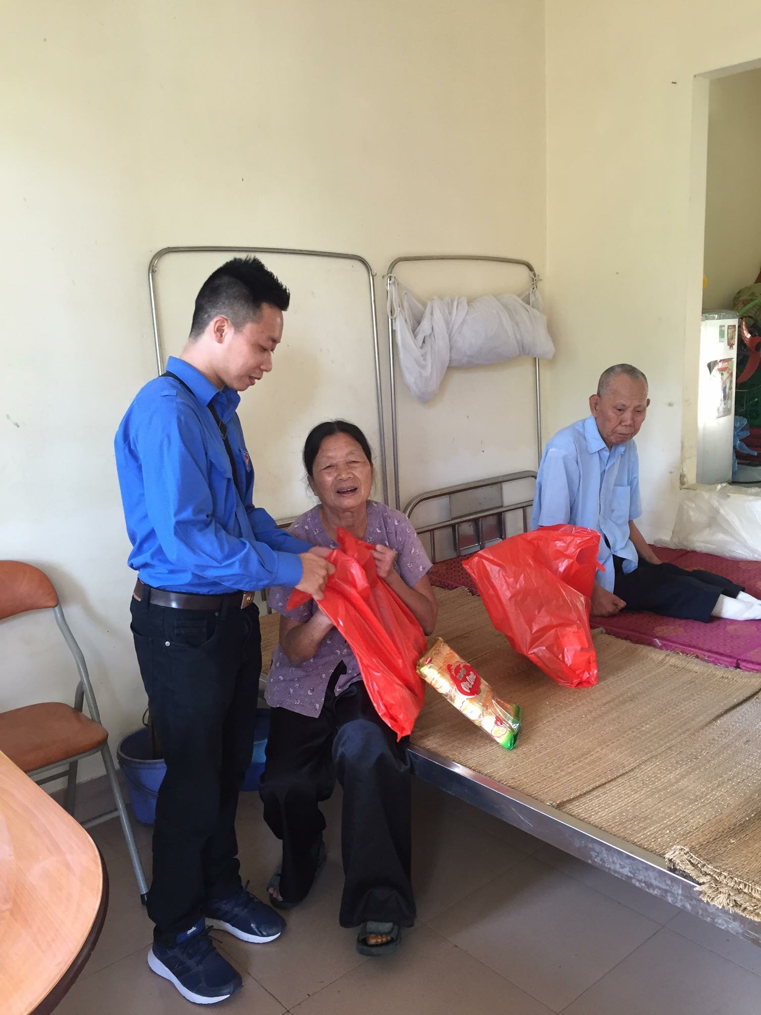 Mang yêu thương đến với các bệnh nhân phong