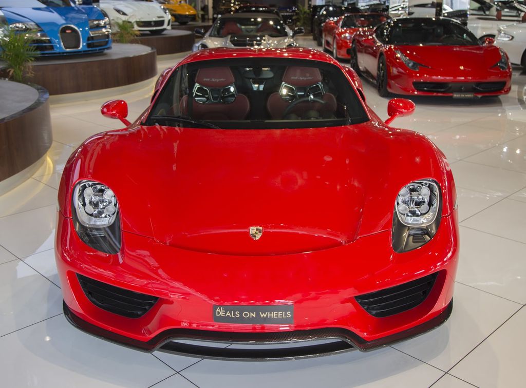 Siêu xe hàng hiếm Porsche 918 Spyder có giá bán 1,6 triệu USD