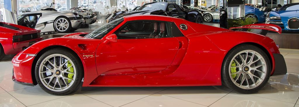 Siêu xe hàng hiếm Porsche 918 Spyder có giá bán 1,6 triệu USD
