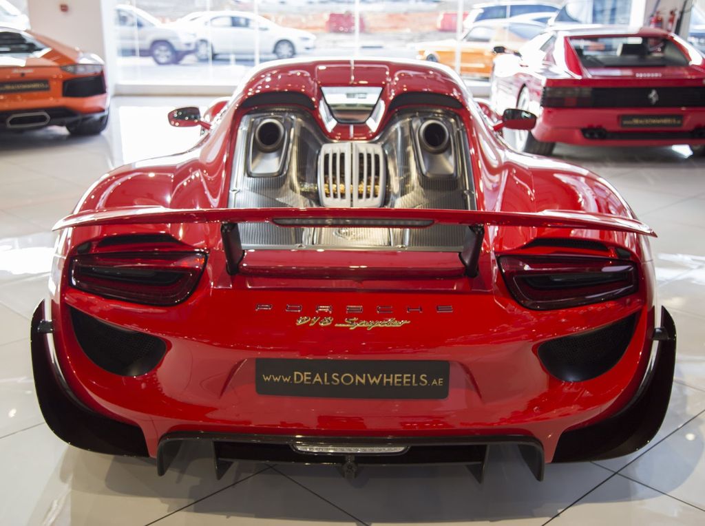Siêu xe hàng hiếm Porsche 918 Spyder có giá bán 1,6 triệu USD