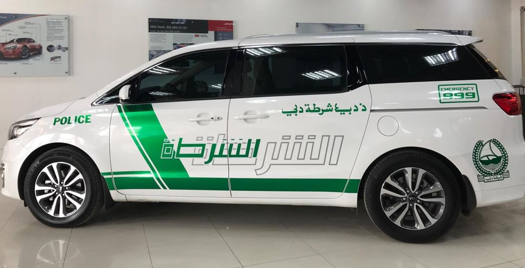 Bất ngờ với Kia Grand Sedona mang phong cách cảnh sát Dubai tại Việt Nam