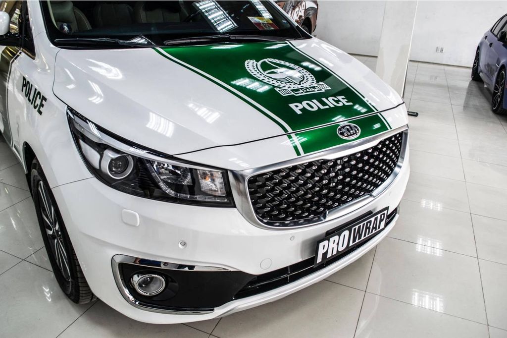 Bất ngờ với Kia Grand Sedona mang phong cách cảnh sát Dubai tại Việt Nam
