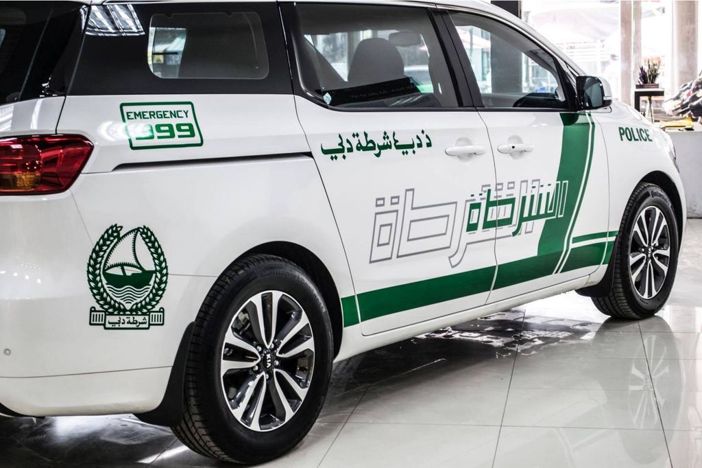 Bất ngờ với Kia Grand Sedona mang phong cách cảnh sát Dubai tại Việt Nam
