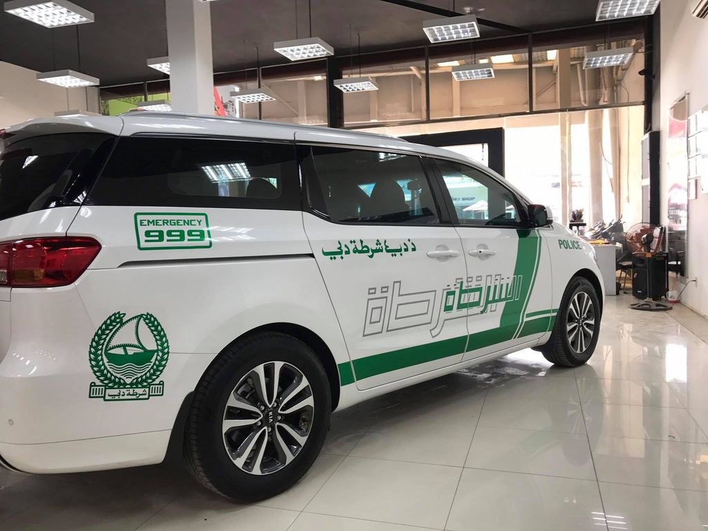 Bất ngờ với Kia Grand Sedona mang phong cách cảnh sát Dubai tại Việt Nam