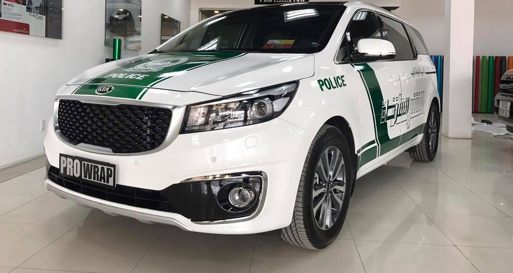 Bất ngờ với Kia Grand Sedona mang phong cách cảnh sát Dubai tại Việt Nam