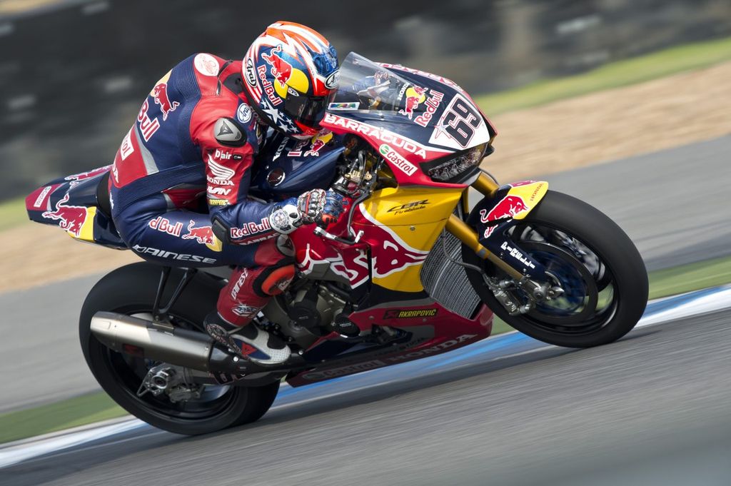 Cựu vô địch MotoGP – Nicky Hayden qua đời ở tuổi 35 vì tai nạn xe đạp