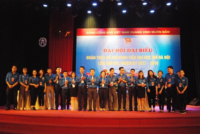 Đồng chí Đỗ Ngọc Anh tái cử chức danh Bí thư Đoàn Viện Đại học Mở Hà Nội