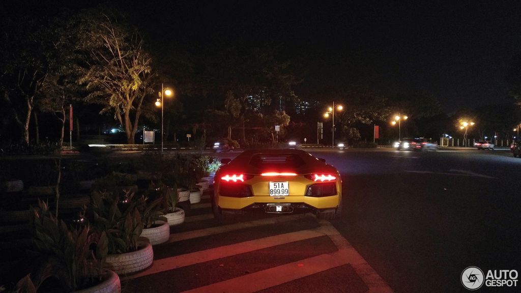 Lamborghini Aventador LP700-4 