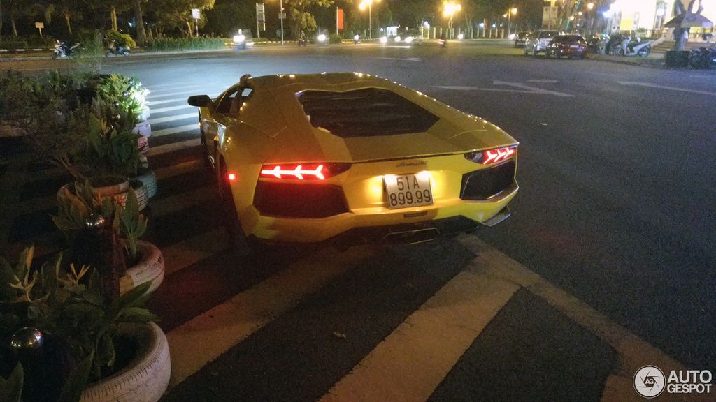 Lamborghini Aventador LP700-4 