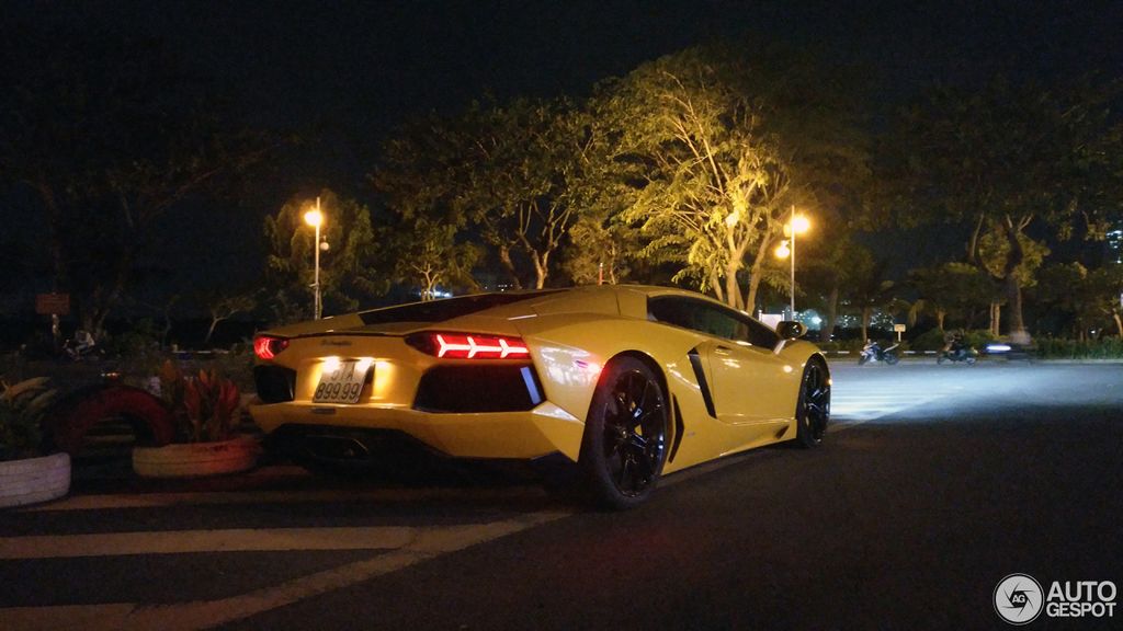 Lamborghini Aventador LP700-4 