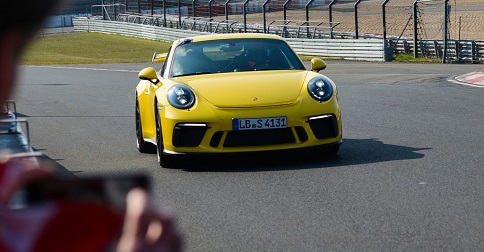 Porsche 911 GT3 lập kỷ lục trên đường đua Nürburgring Nordschleife