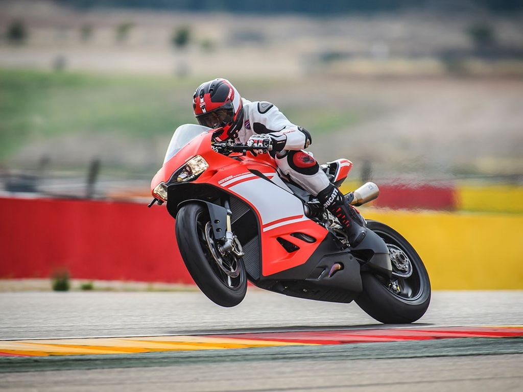 Siêu mô tô Ducati 1299 Superleggera giá 2,1 tỷ VNĐ 