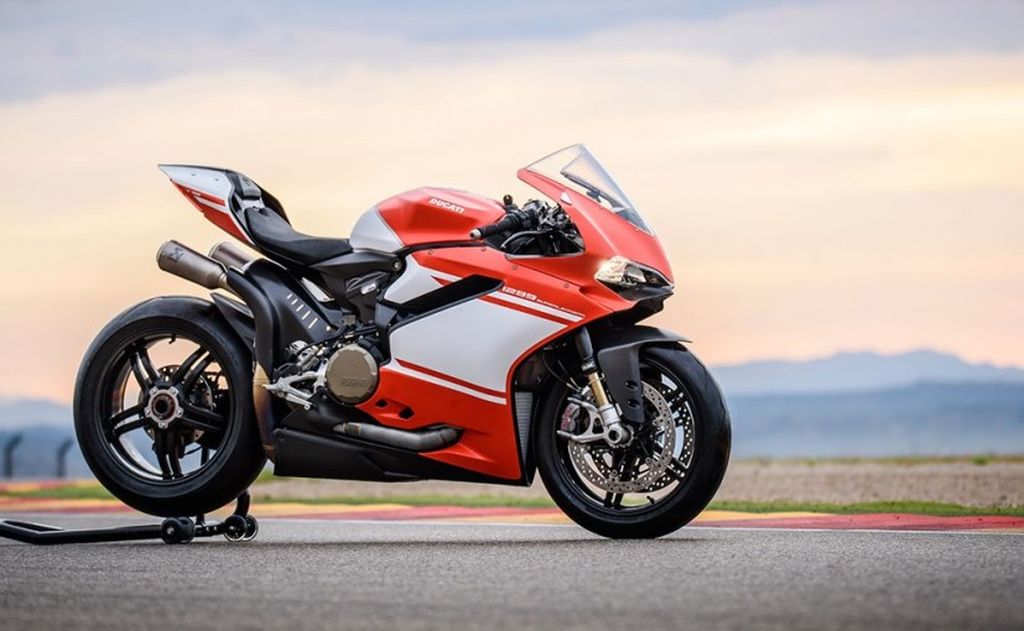 Siêu mô tô Ducati 1299 Superleggera giá 2,1 tỷ VNĐ 