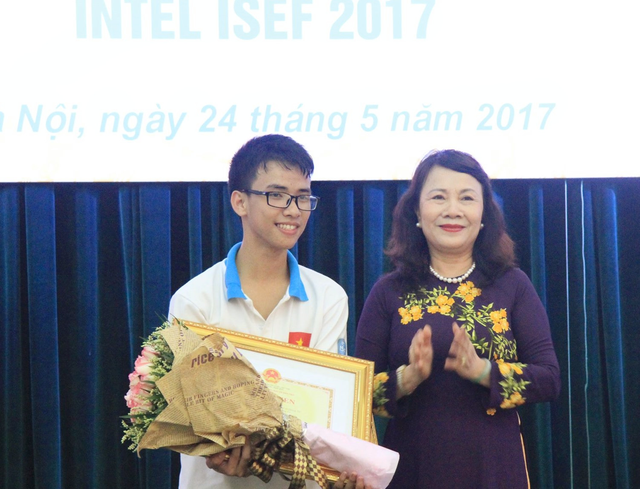Khen thưởng đoàn học sinh đoạt giải Hội thi Khoa học Kỹ thuật Quốc tế