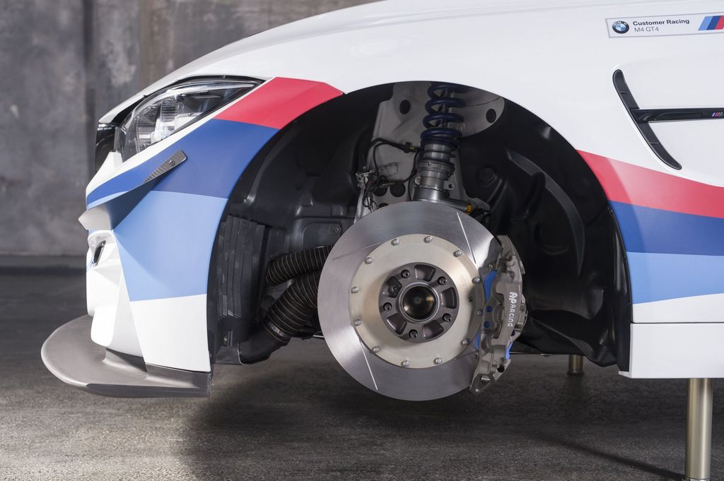 BMW M4 GT4 mới chính thức được vén màn tại đường đua nổi tiếng Nürburgring