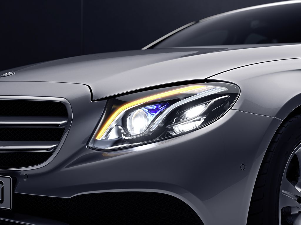 Mercedes-Benz ra mắt E 250 và E 300 AMG lắp ráp tại Việt Nam với giá từ 2,479 tỷ VNĐ