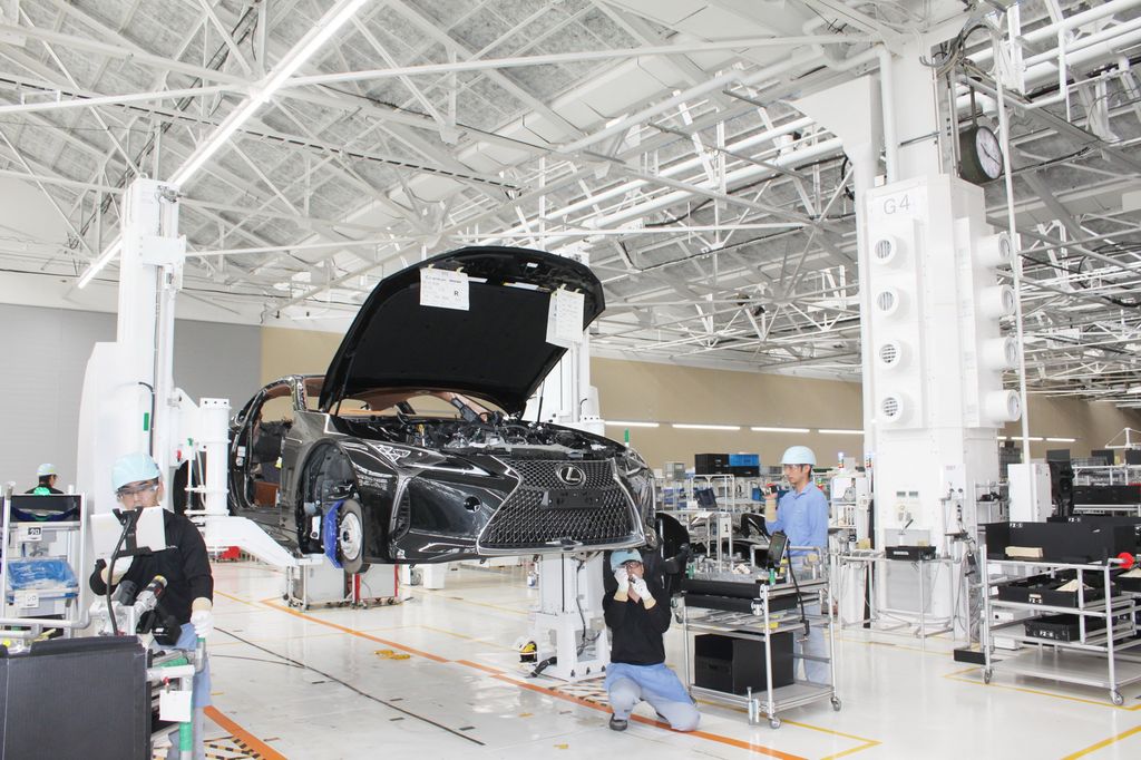 Lexus LC chính thức lên dây chuyền sản xuất tại Motomachi - nơi ra lò siêu xe LFA