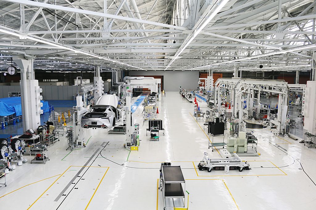 Lexus LC chính thức lên dây chuyền sản xuất tại Motomachi - nơi ra lò siêu xe LFA