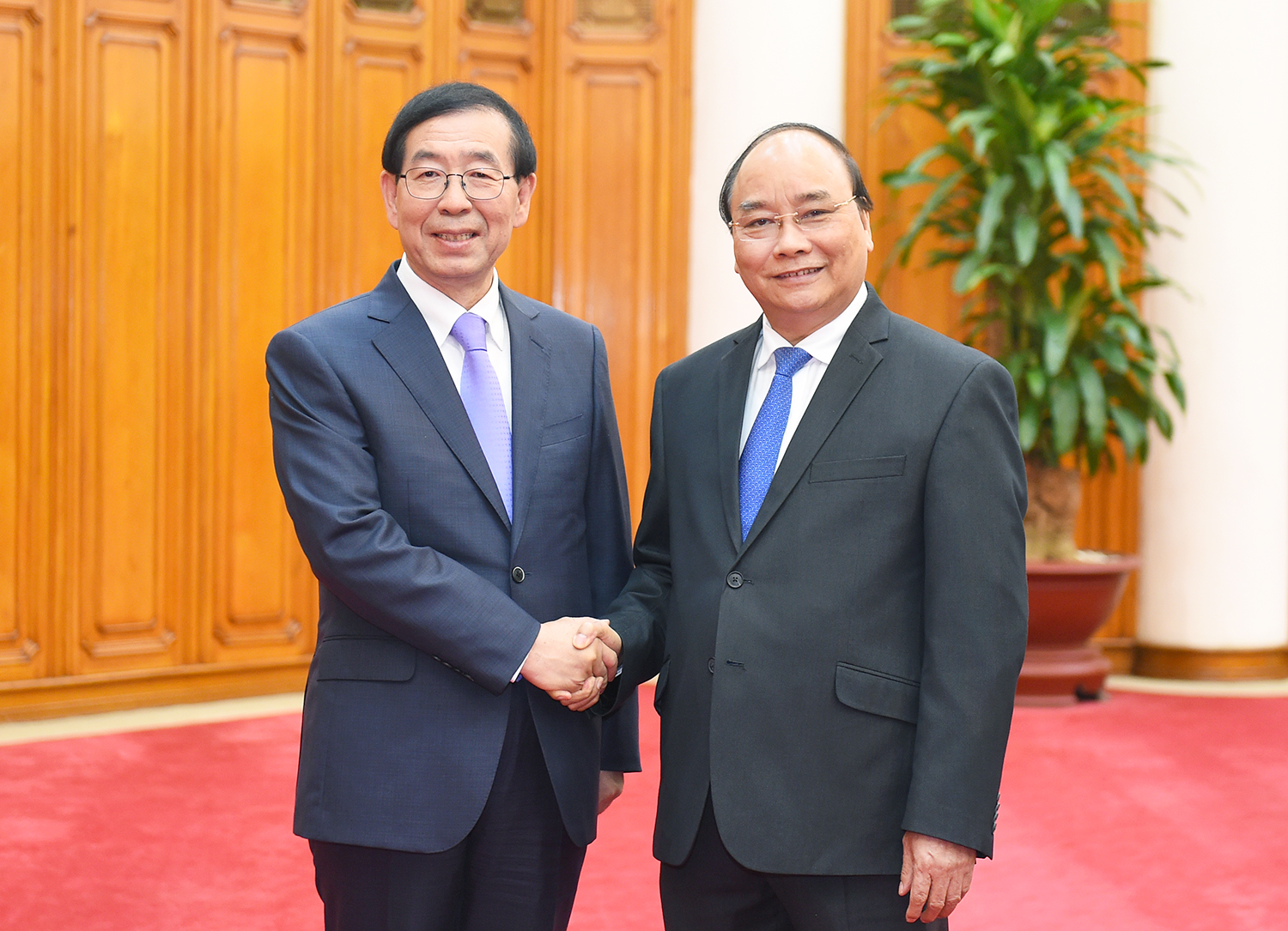 Thủ tướng Nguyễn Xuân Phúc tiếp Đặc phái viên của Tổng thống Hàn Quốc