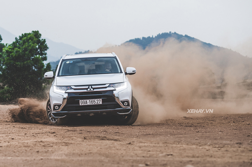 [ĐÁNH GIÁ XE] Mitsubishi Outlander 2017 - Xứng danh xe Nhật