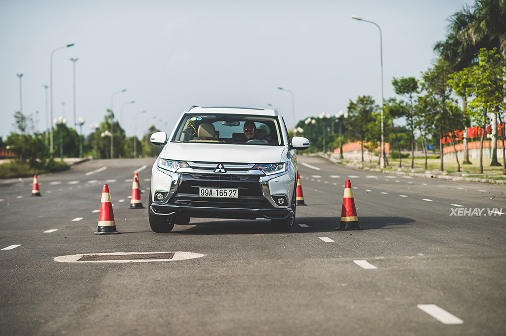 [ĐÁNH GIÁ XE] Mitsubishi Outlander 2017 - Xứng danh xe Nhật