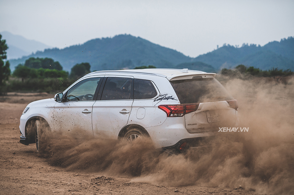 [ĐÁNH GIÁ XE] Mitsubishi Outlander 2017 - Xứng danh xe Nhật