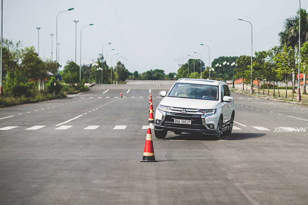 [ĐÁNH GIÁ XE] Mitsubishi Outlander 2017 - Xứng danh xe Nhật