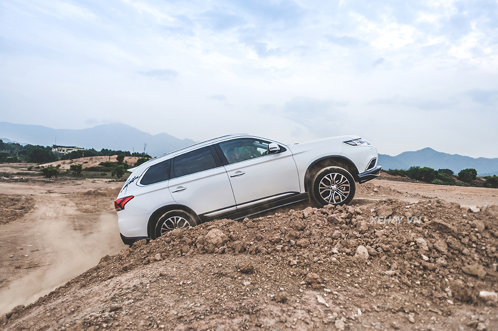[ĐÁNH GIÁ XE] Mitsubishi Outlander 2017 - Xứng danh xe Nhật