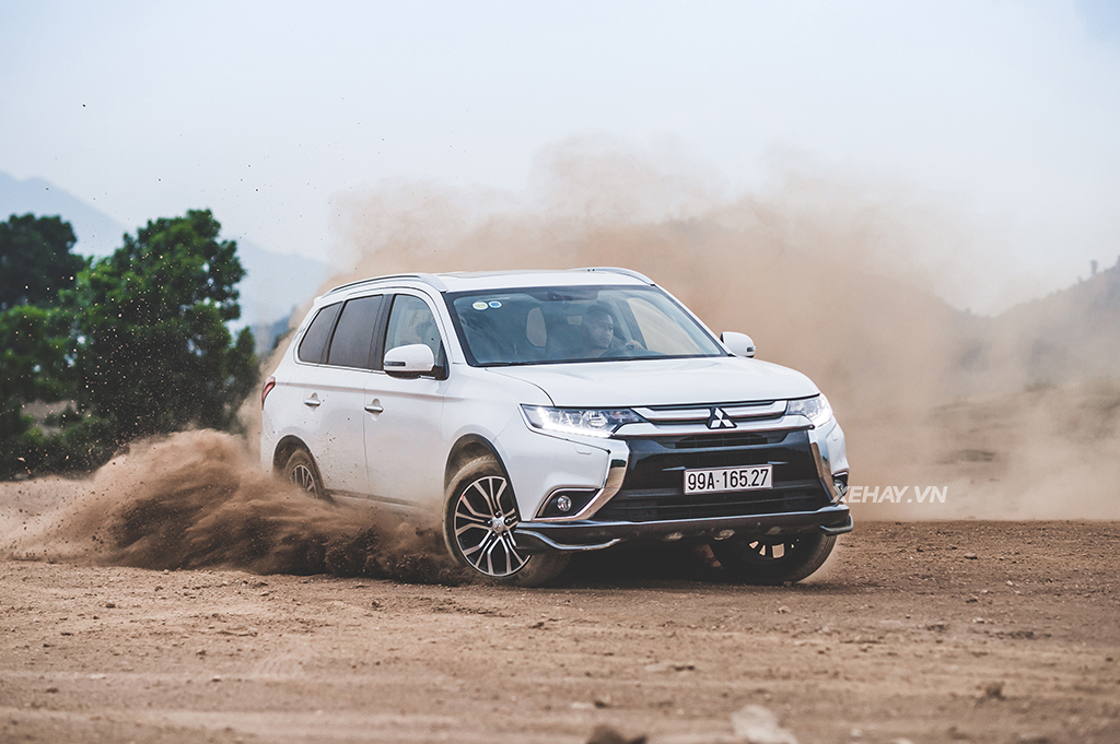 [ĐÁNH GIÁ XE] Mitsubishi Outlander 2017 - Xứng danh xe Nhật