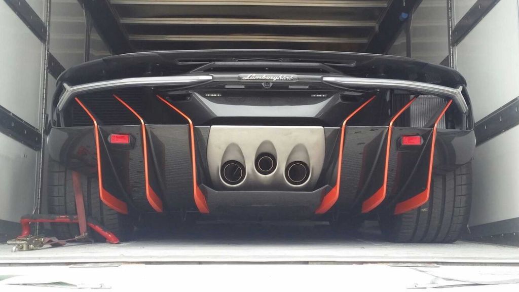 Lamborghini Centenario đầu tiên của Anh Quốc đã có mặt tại London
