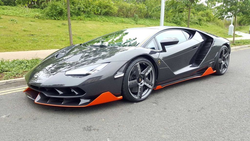 Lamborghini Centenario đầu tiên của Anh Quốc đã có mặt tại London